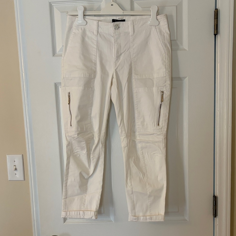 White House Black Market white Cargo capri Pants size 4